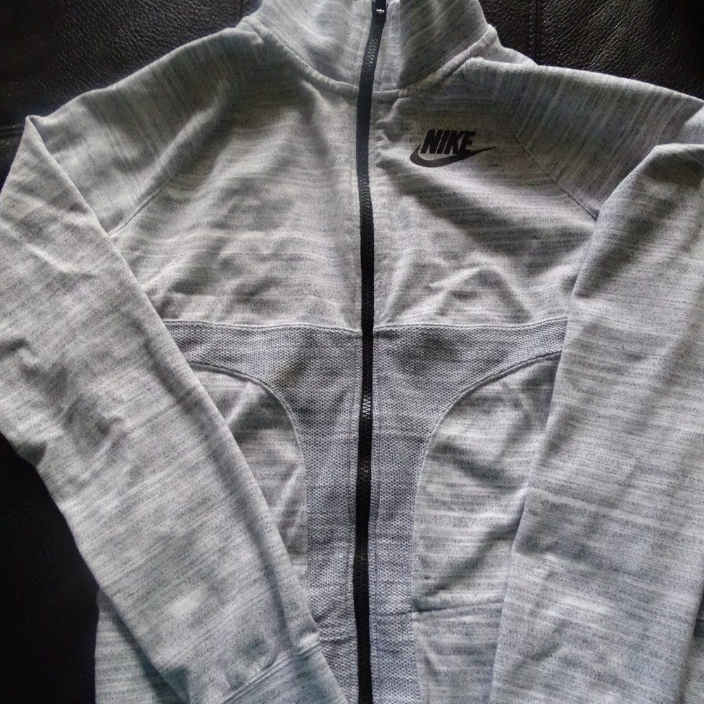 NIKE LADIES ZIP UP JACKET LIGHT STAIN ON FRONT (CAN HARDLY SEE STAIN)